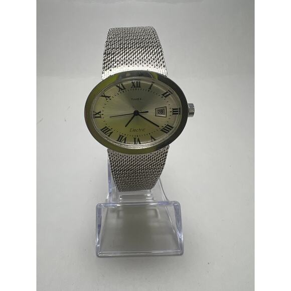 Timex Ladies (or Mens) Oval Electric Watch - Picture 1 of 5